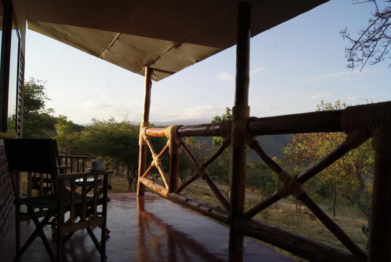 African Sunrise Lodge And Campsite Mto wa Mbu Kültér fotó
