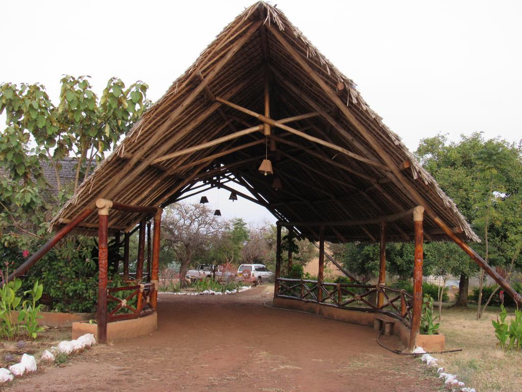 African Sunrise Lodge And Campsite Mto wa Mbu Kültér fotó