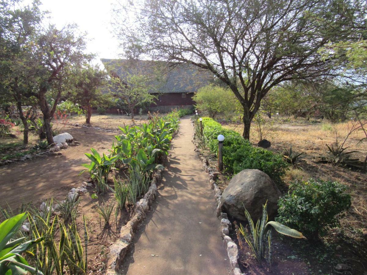 African Sunrise Lodge And Campsite Mto wa Mbu Kültér fotó